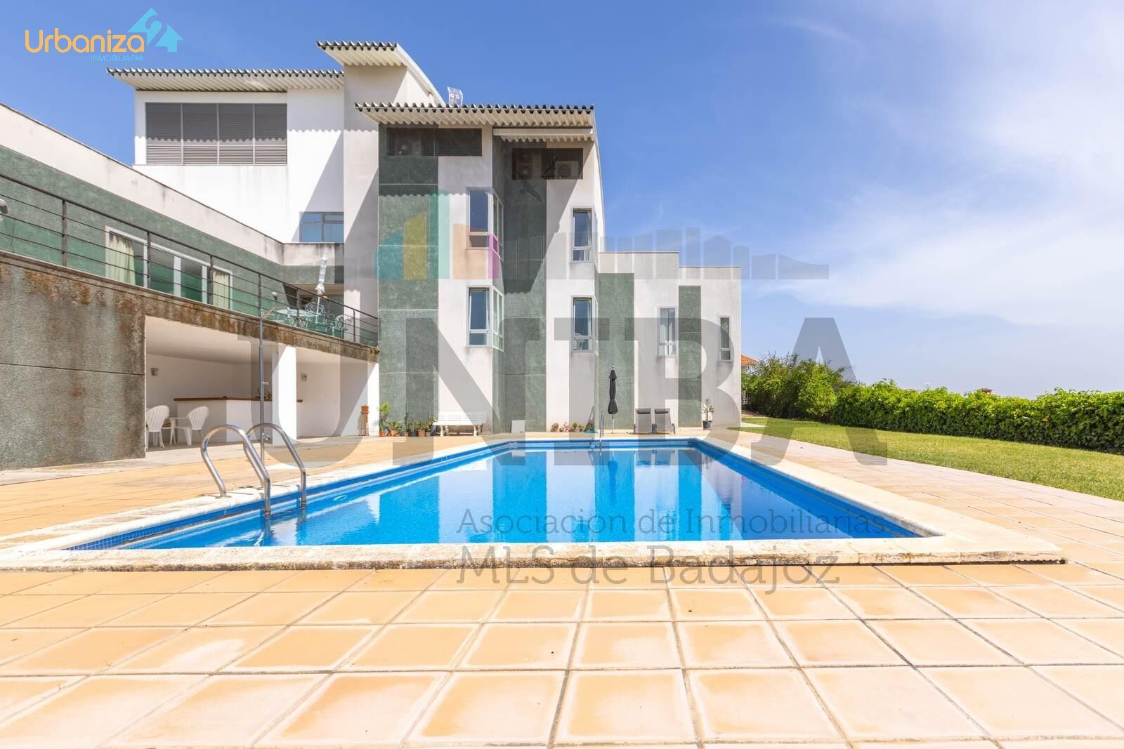 Swimming pool of House or chalet for sale in Badajoz Capital  with Heating, Private garden and Terrace