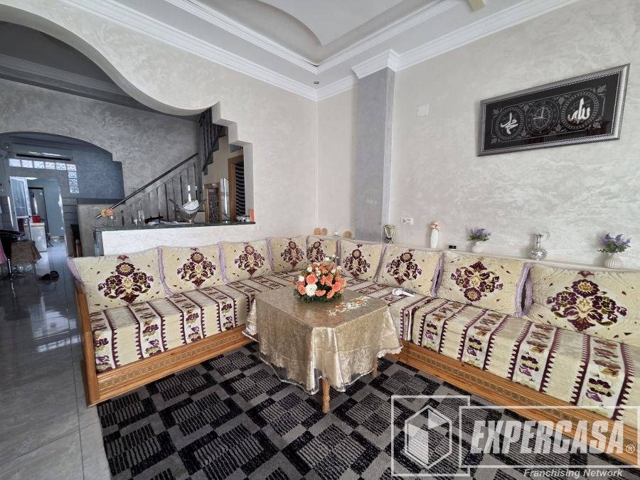 Sala d'estar de Casa adosada en venda en Alzira amb Aire condicionat, Terrassa i Traster