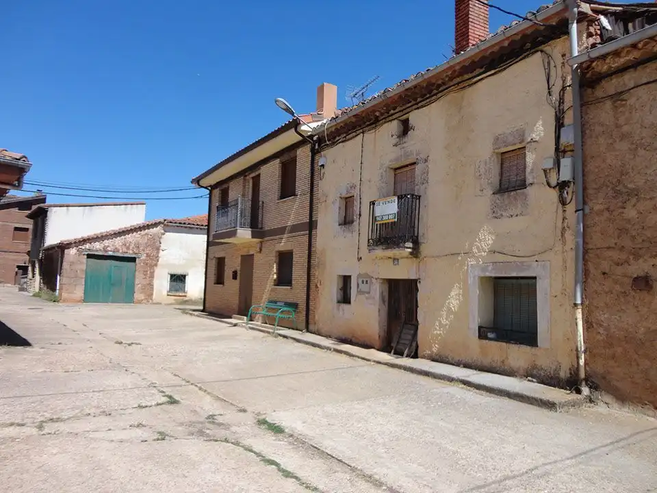 Exterior view of Country homes for sale in La Revilla y Ahedo 