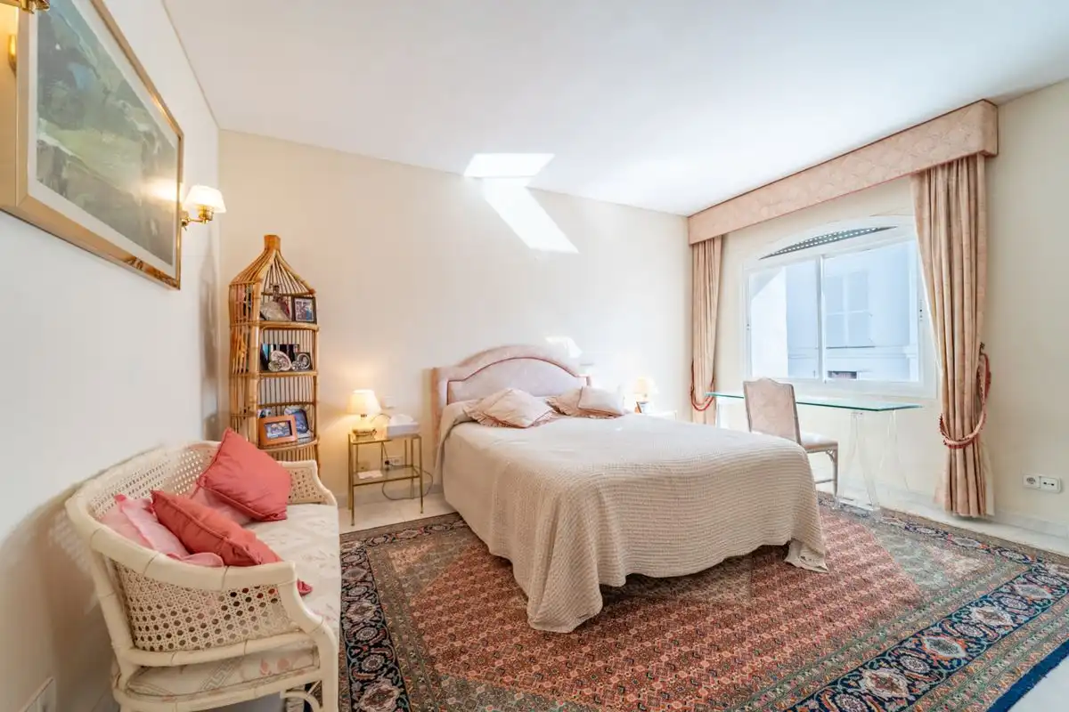 Bedroom of Flat for sale in Marbella  with Air Conditioner, Heating and Private garden