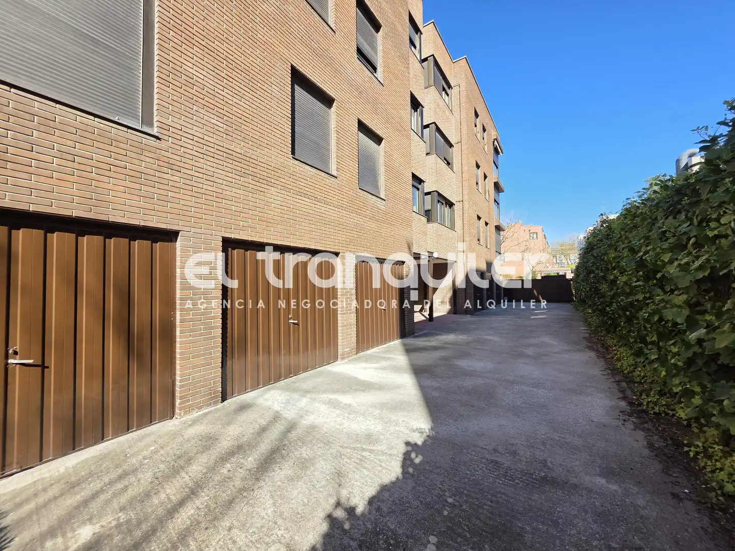Vista exterior de Pis de lloguer en Madrid amb Aire condicionat, Parquet i Piscina