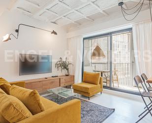 Sala d'estar de Apartament de lloguer en  Barcelona Capital amb Aire condicionat, Terrassa i Piscina