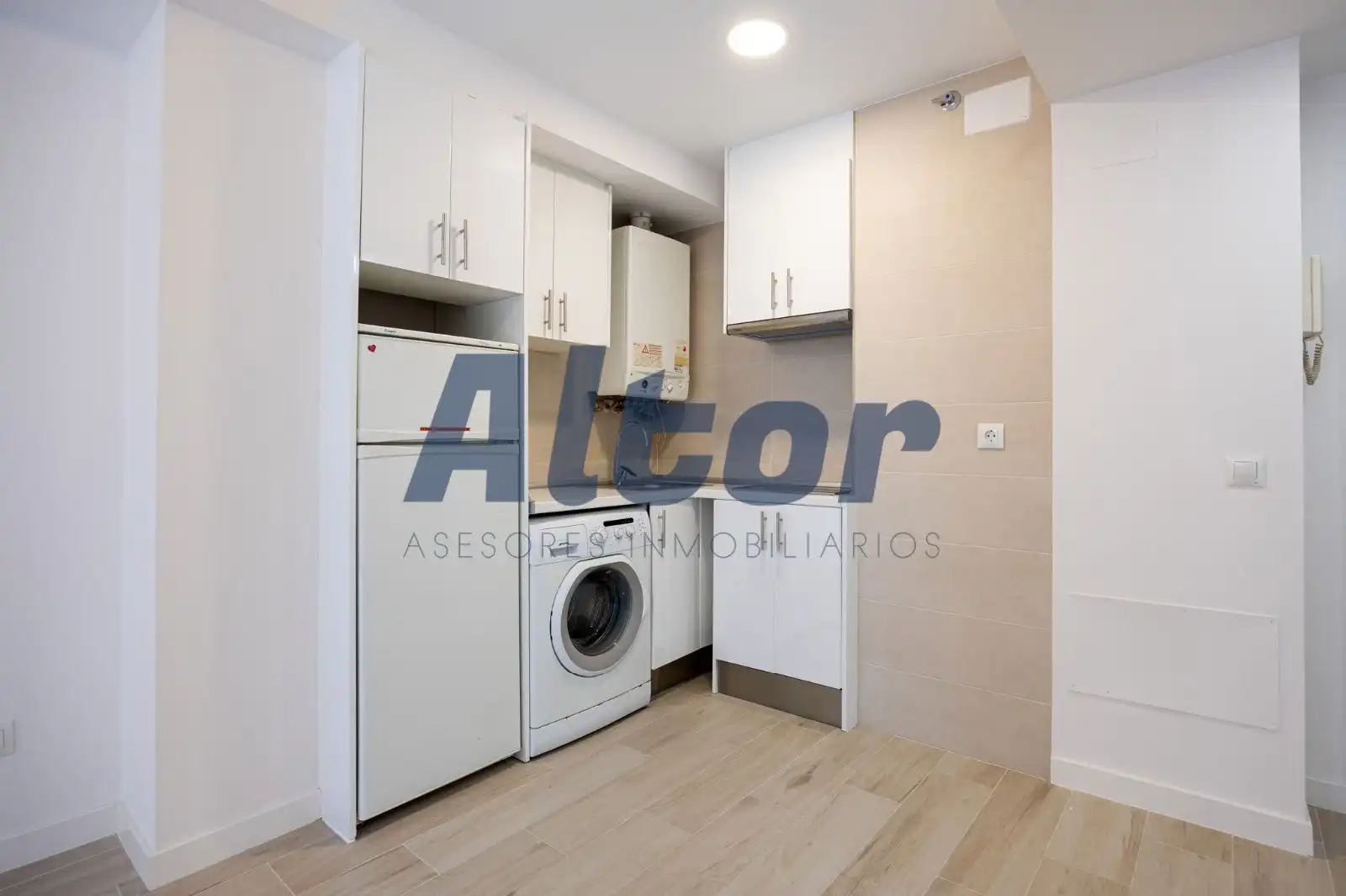 Kitchen of Flat for sale in Madrid  with Air Conditioner, Heating and Storage room