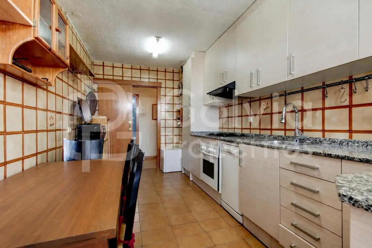 Kitchen of Flat for sale in L'Hospitalet de Llobregat  with Parquet flooring and Balcony
