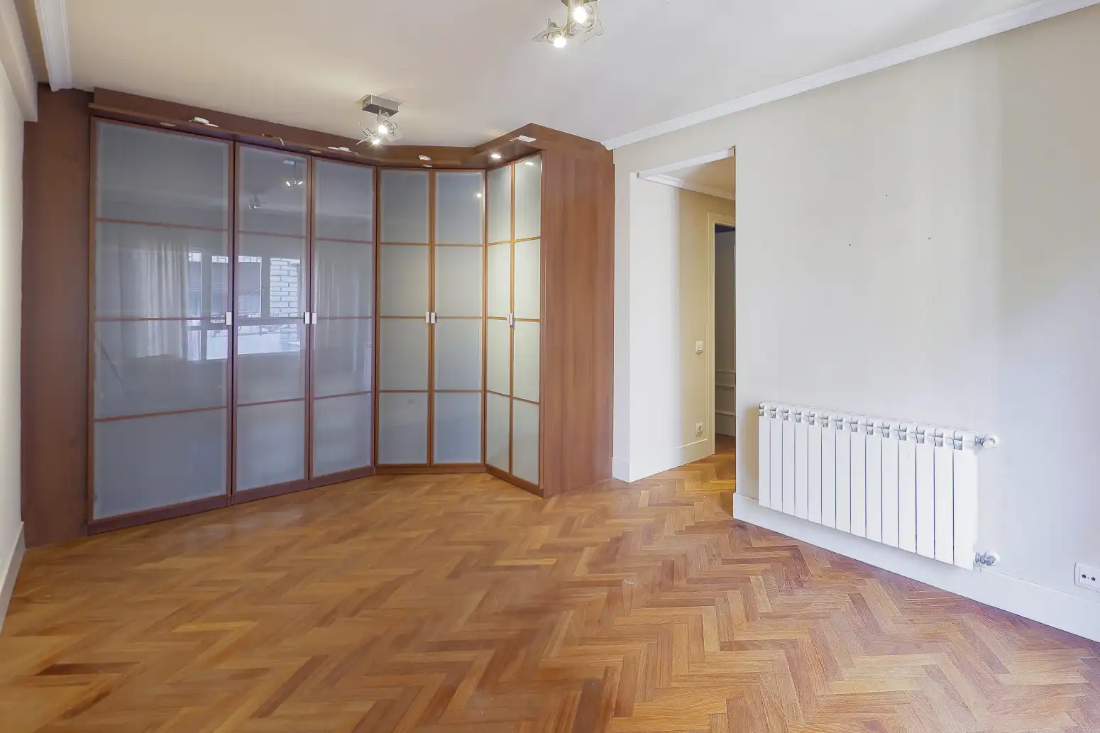 Pis en venda en Oviedo  amb Calefacció, Parquet i Traster