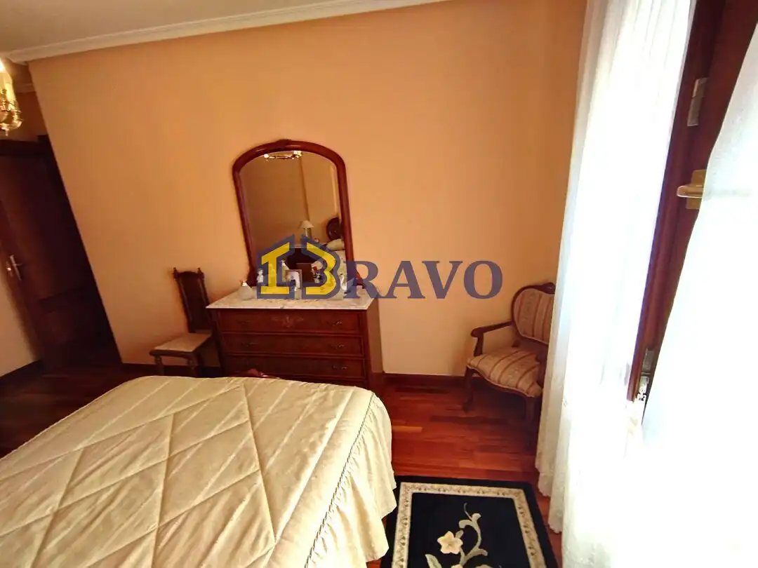 Habitación de Casa adosada en venta en Medina de Pomar con Calefacción, Jardín privado y Terraza