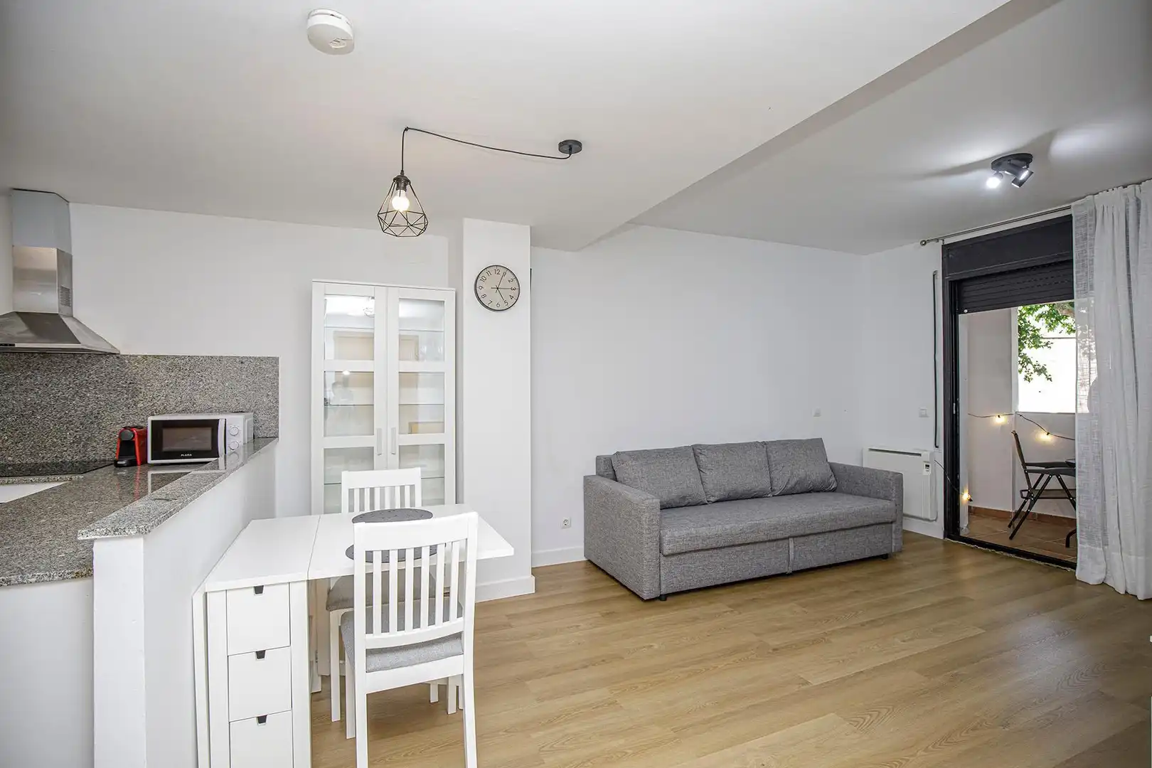 Sala d'estar de Apartament de lloguer en Girona amb Parquet