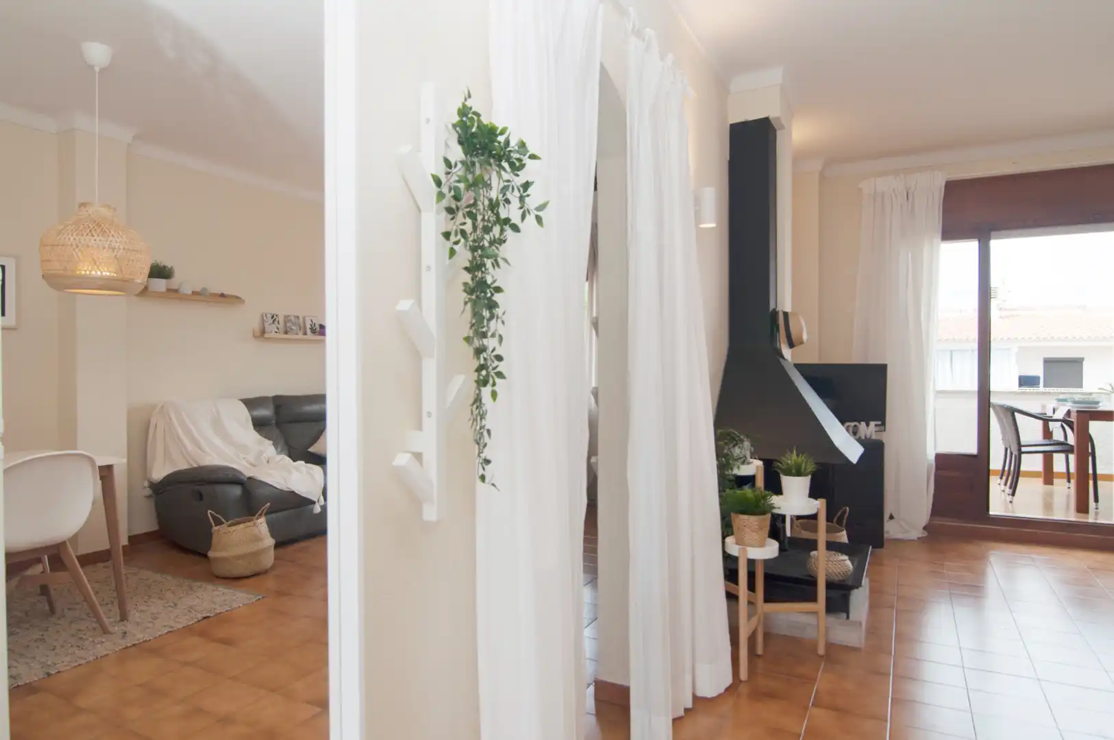 Sala de estar de Ático en venta en L'Escala con Calefacción, Terraza y Amueblado