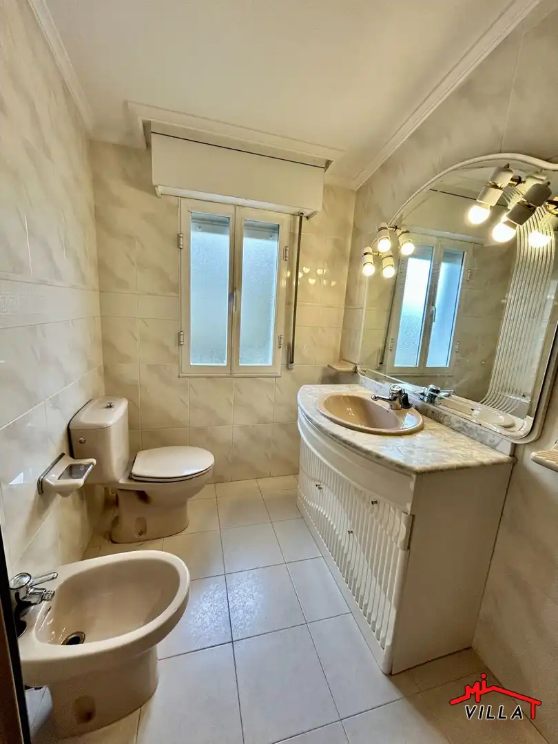 Badezimmer von Haus oder Chalet zum Verkauf in Laredo mit Heizung und Terrasse