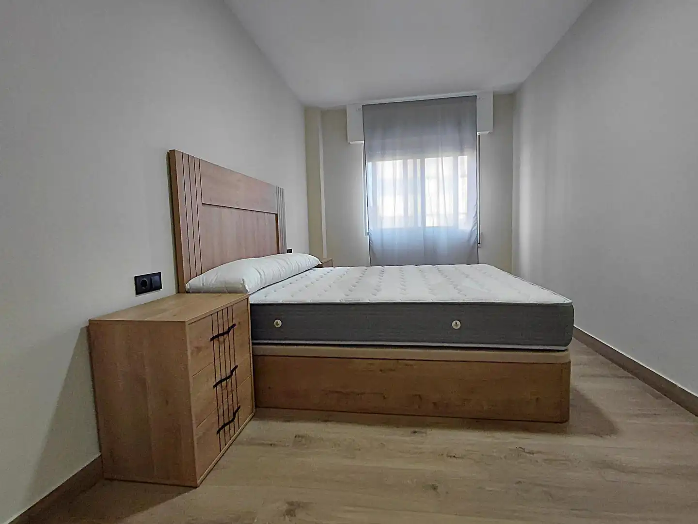 Habitación de Piso en venta en Pontevedra Capital  con Calefacción y Trastero