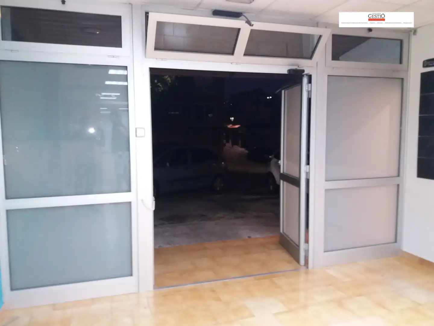 Büro zur Miete in Vallirana mit Klimaanlage