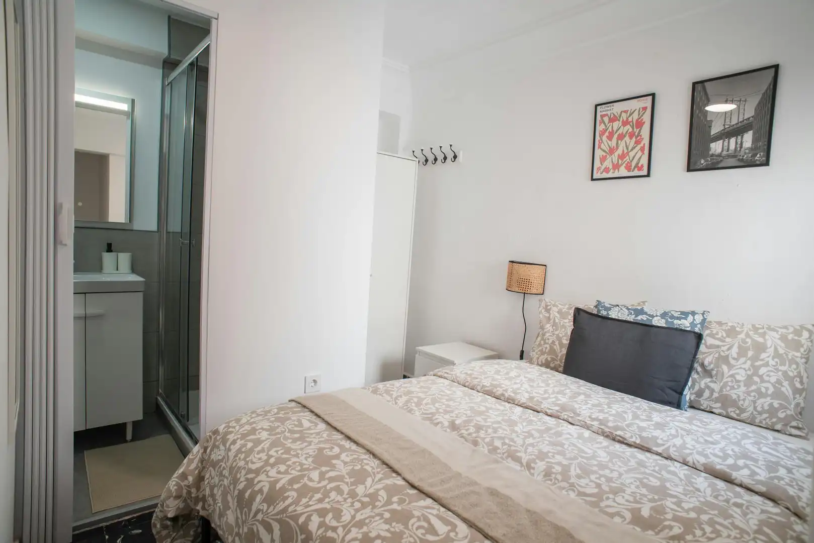 Schlafzimmer von Wohnung zur untervermieten in Valencia mit Waschmaschine