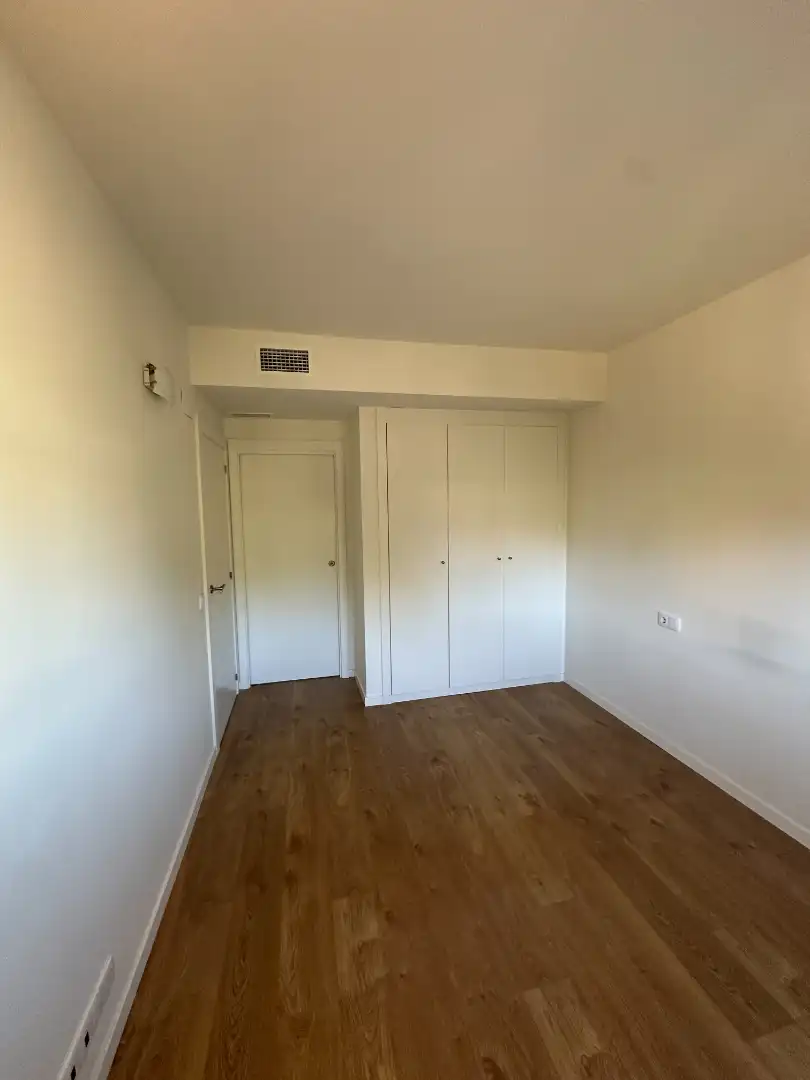 Bedroom of Flat for rent in L'Hospitalet de Llobregat  with Air Conditioner, Parquet flooring and Oven