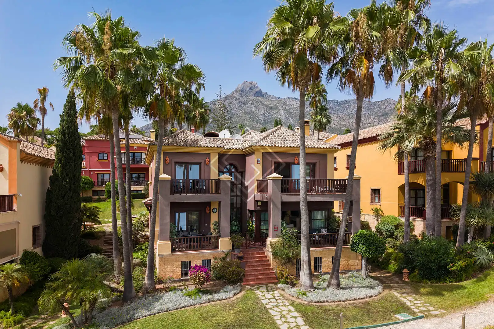 Chalet con piscina en venta en Milla de Oro