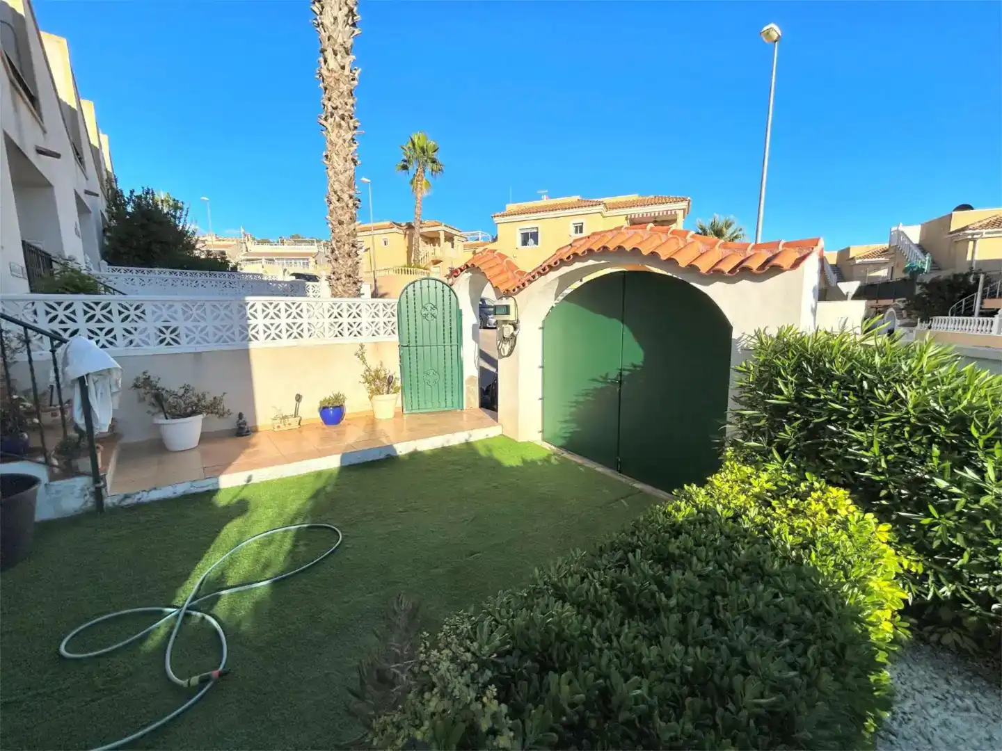 Jardí de Casa adosada en venda en Orihuela amb Aire condicionat, Jardí privat i Piscina