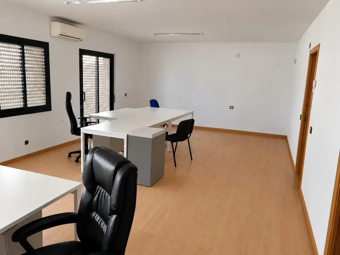 Apartment with pool for sale in Centre, imagen 2