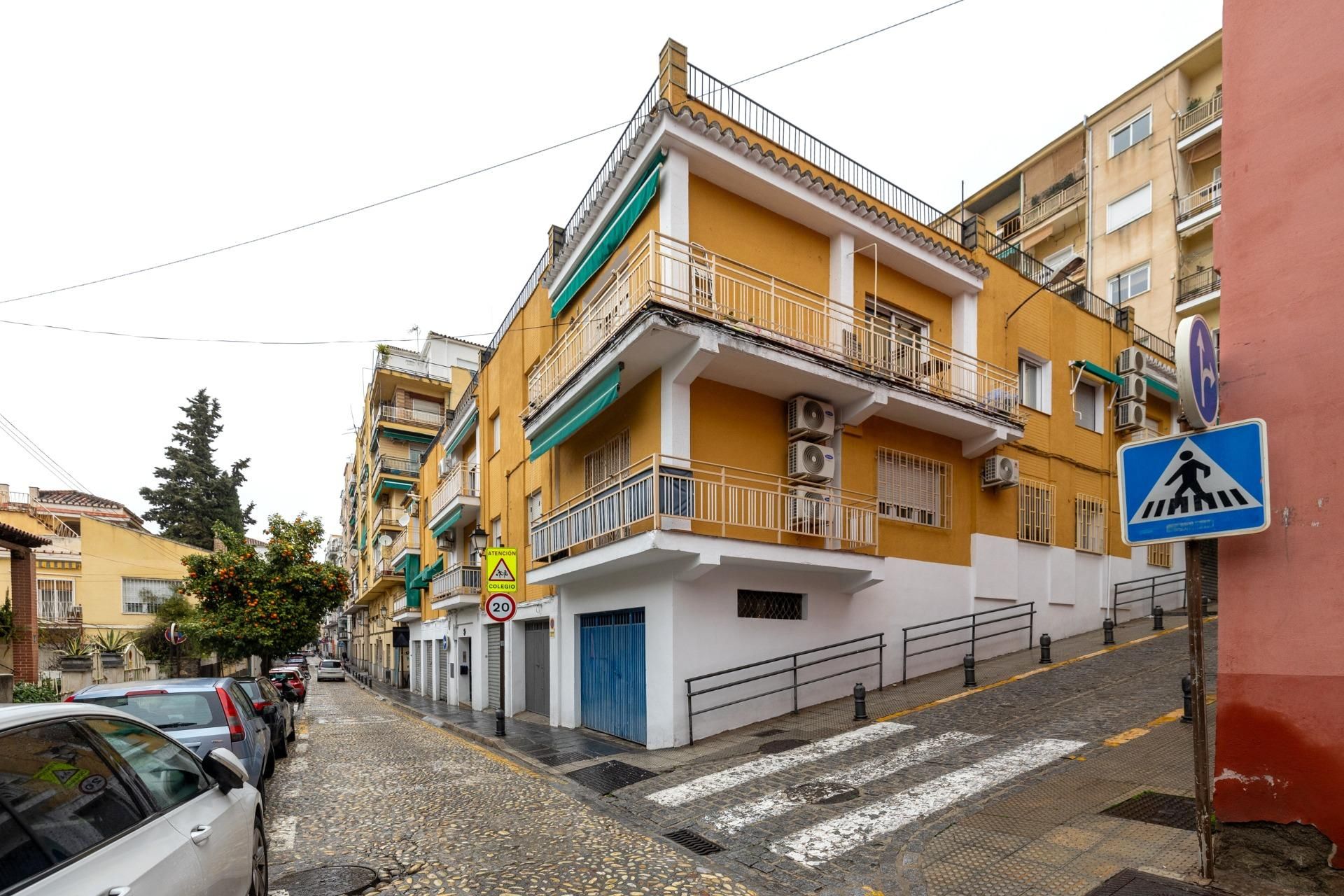 Exterior view of Flat for sale in  Granada Capital  with Balcony