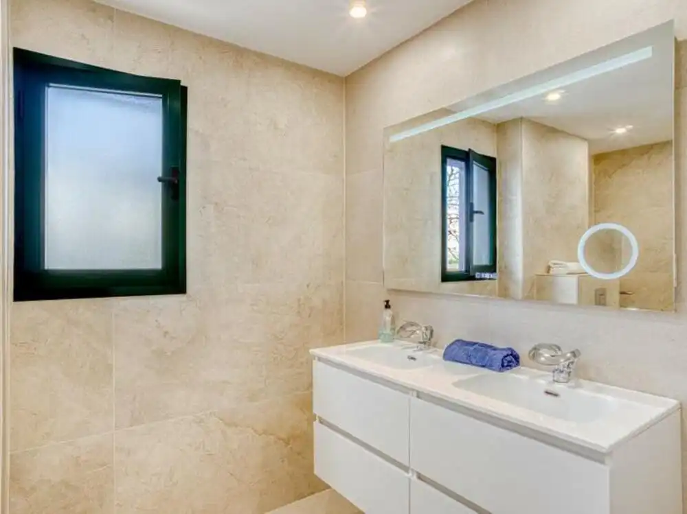 Bany de Apartament en venda en Marbella amb Aire condicionat, Terrassa i Traster