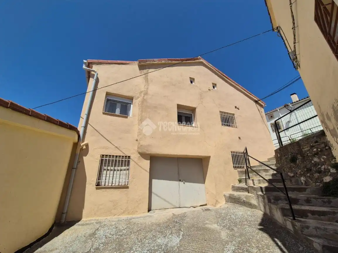 Außenansicht von Einfamilien-Reihenhaus zum Verkauf in Cendejas de la Torre mit Heizung und Terrasse