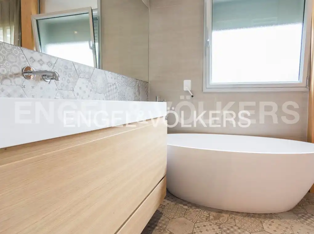 Bathroom of Houses for sale in Barcelona  with Air Conditioner, Heating and Private garden