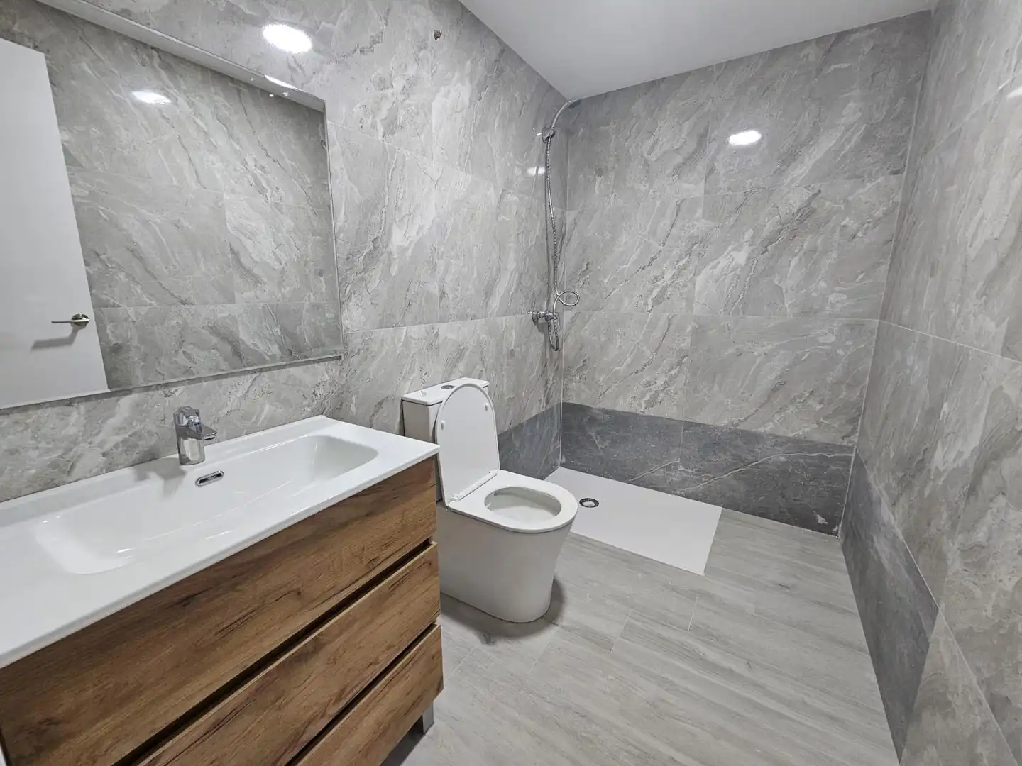Bathroom of Flat for rent in Aspe  with Air Conditioner and Balcony