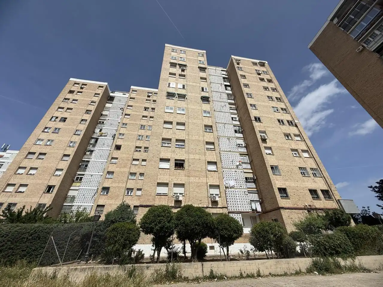 Vista exterior de Piso en venta en Madrid con Calefacción y Terraza