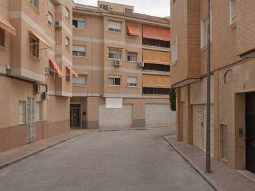 Piso con ascensor en venta en Calle los Flores
