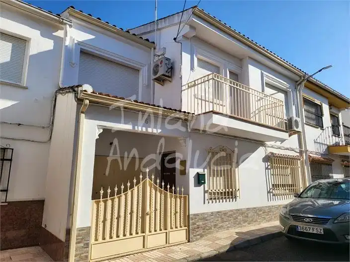 Vista exterior de Casa adosada en venda en Campillos amb Aire condicionat