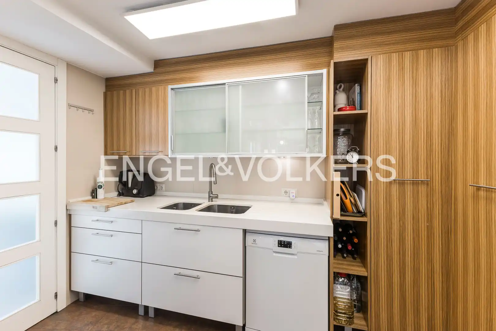 Kitchen of Houses for sale in La Moraleja  with Air Conditioner, Heating and Private garden