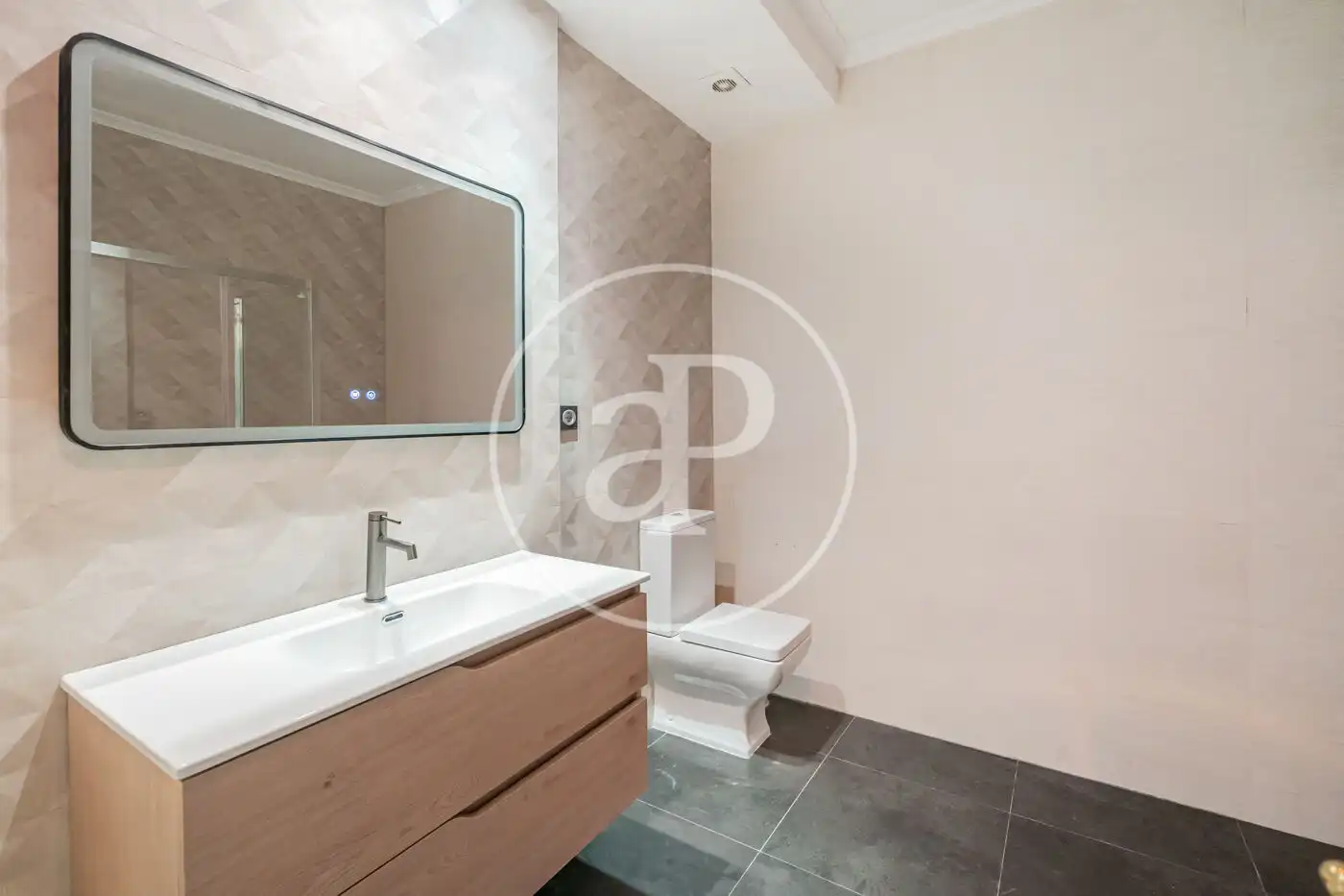 Baño de Piso en venta en Madrid con Aire acondicionado y Calefacción