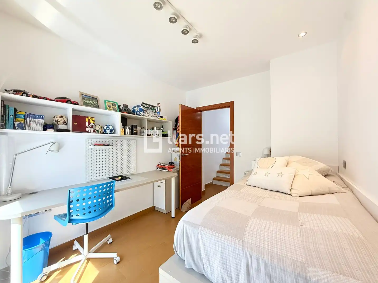 Schlafzimmer von Einfamilien-Reihenhaus zum Verkauf in Vilanova i la Geltrú mit Klimaanlage, Heizung und Parkett