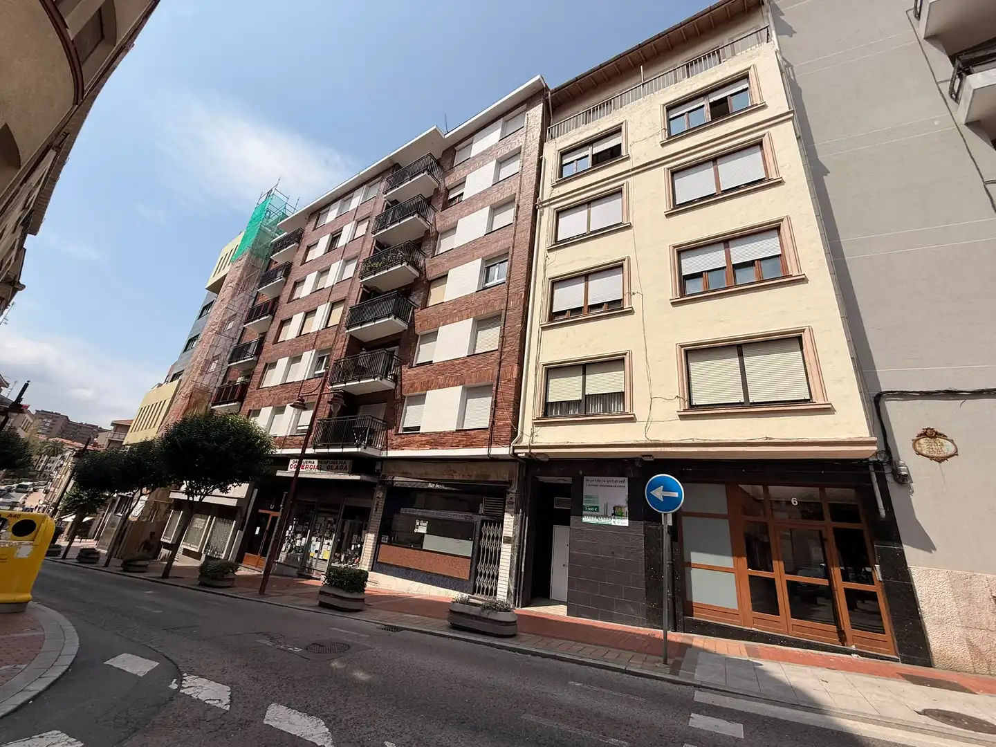 Außenansicht von Wohnung zum Verkauf in Barakaldo  mit Heizung, Abstellraum und Balkon