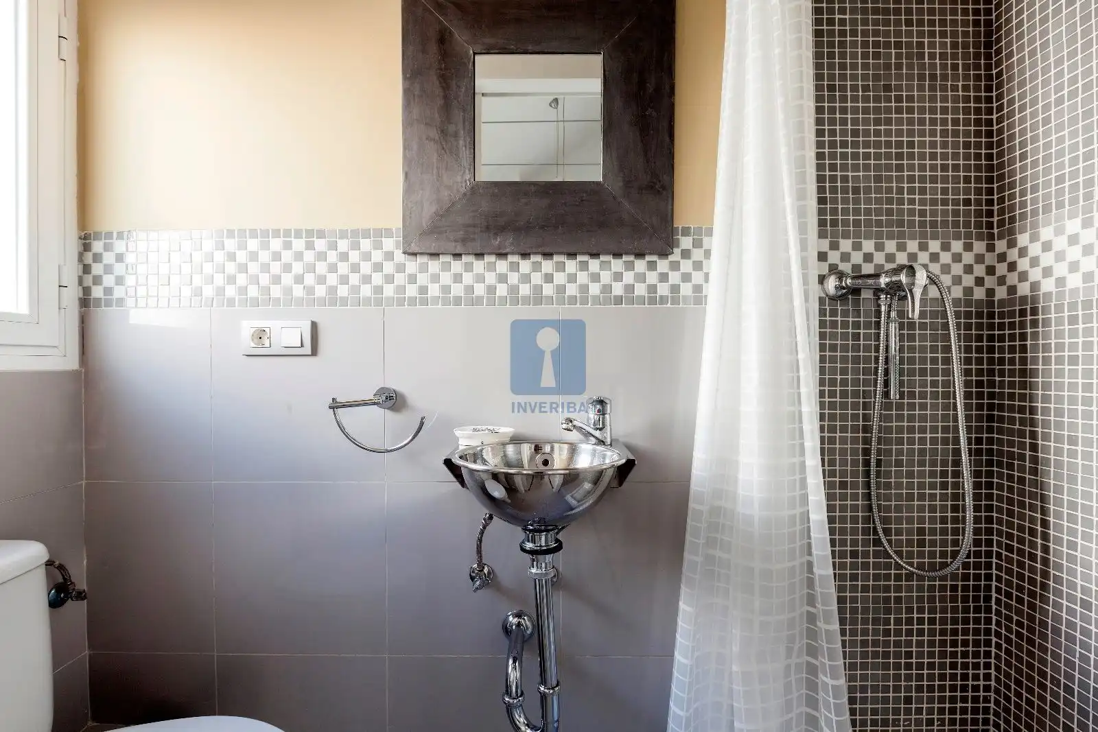 Bathroom of Attic for rent in Madrid  with Air Conditioner, Heating and Storage room