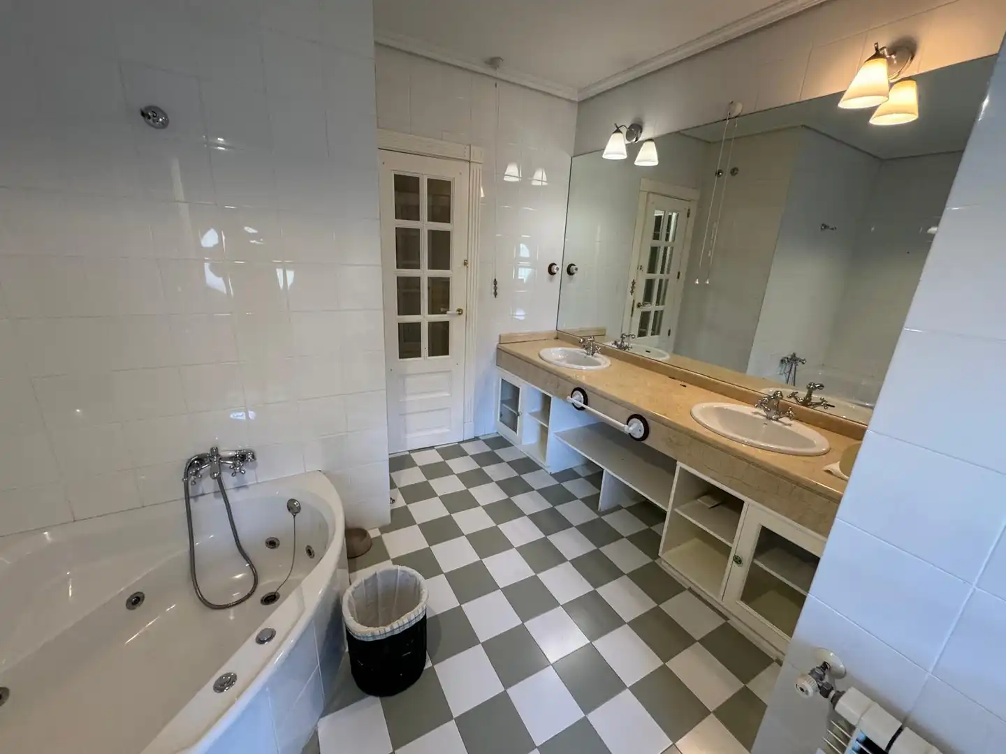 Bathroom of Detached homes for sale in Galapagar  with Air Conditioner, Heating and Private garden