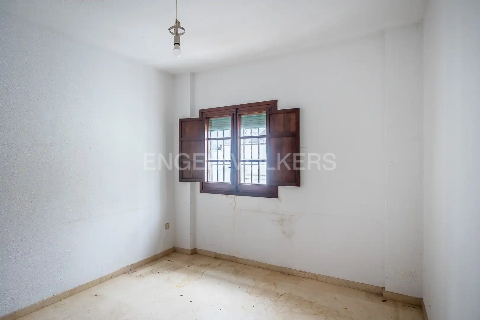 Flat for sale in Sevilla  with Air Conditioner and Heating