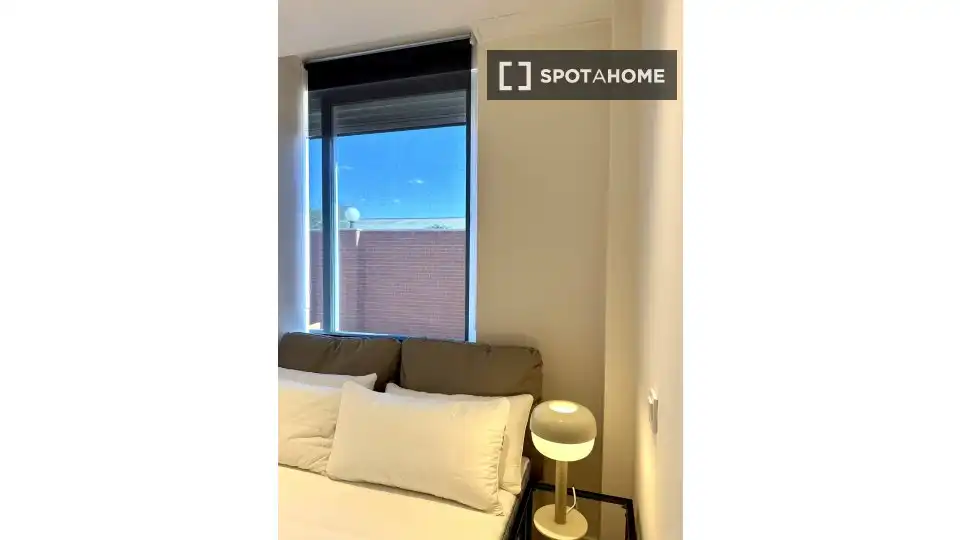 Bedroom of Flat for rent in Madrid  with Air Conditioner, Heating and Furnished