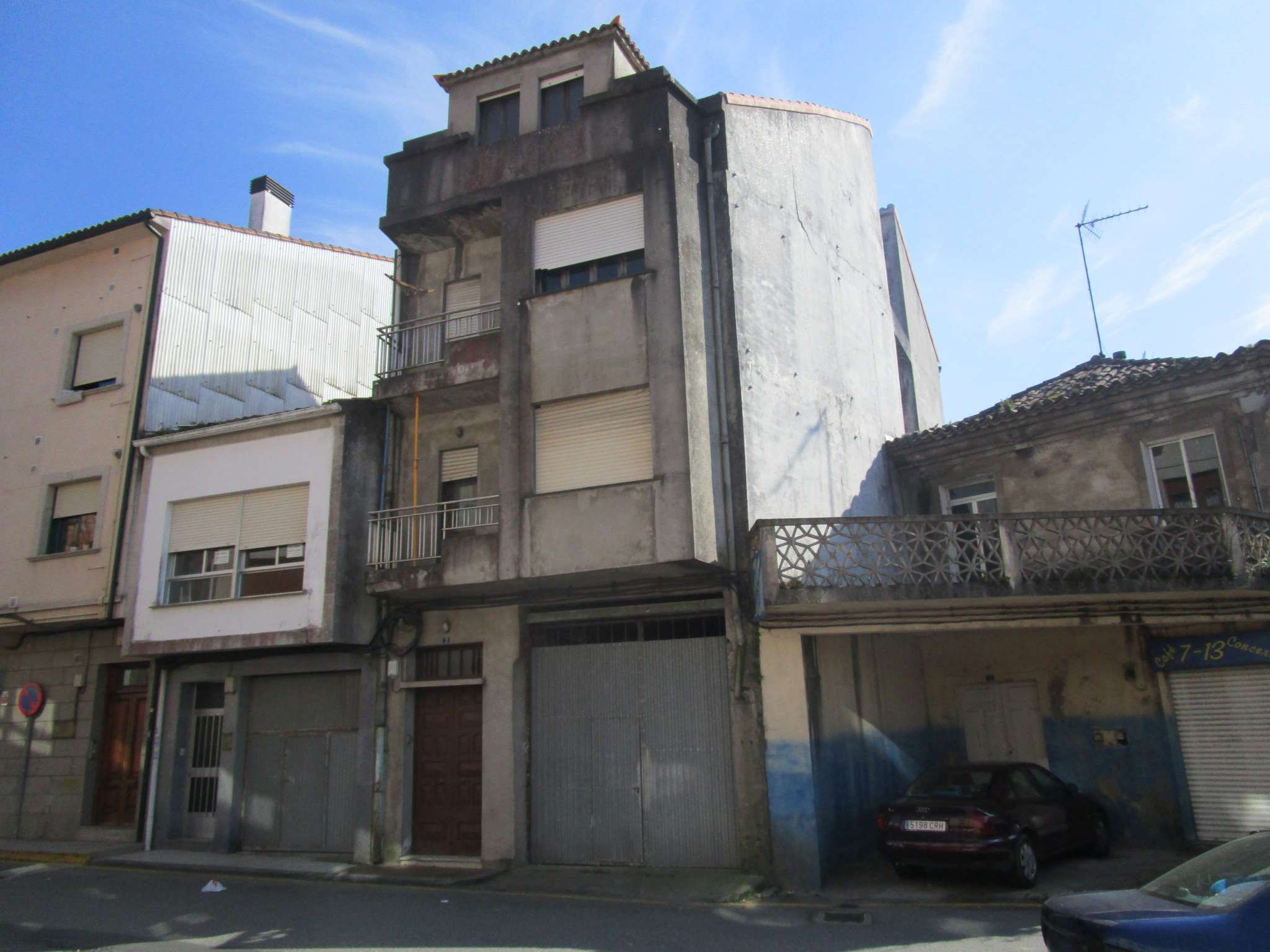 Exterior view of Building for sale in Pontecesures