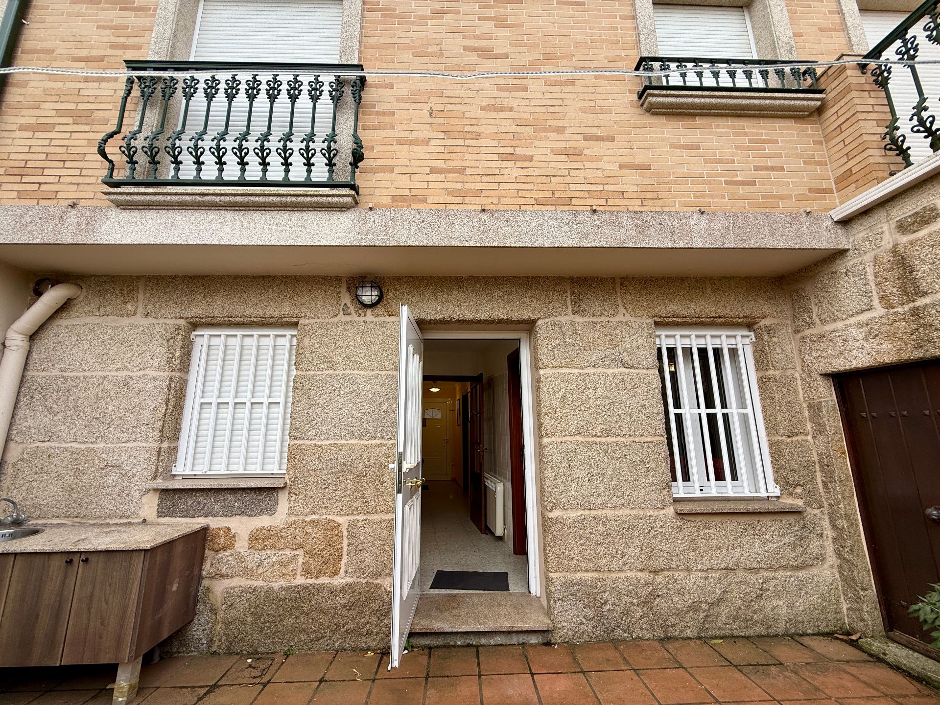 Exterior view of Single-family semi-detached for sale in O Grove    with Heating, Terrace and Furnished
