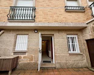 Vista exterior de Casa adosada en venda en O Grove   amb Calefacció, Terrassa i Moblat