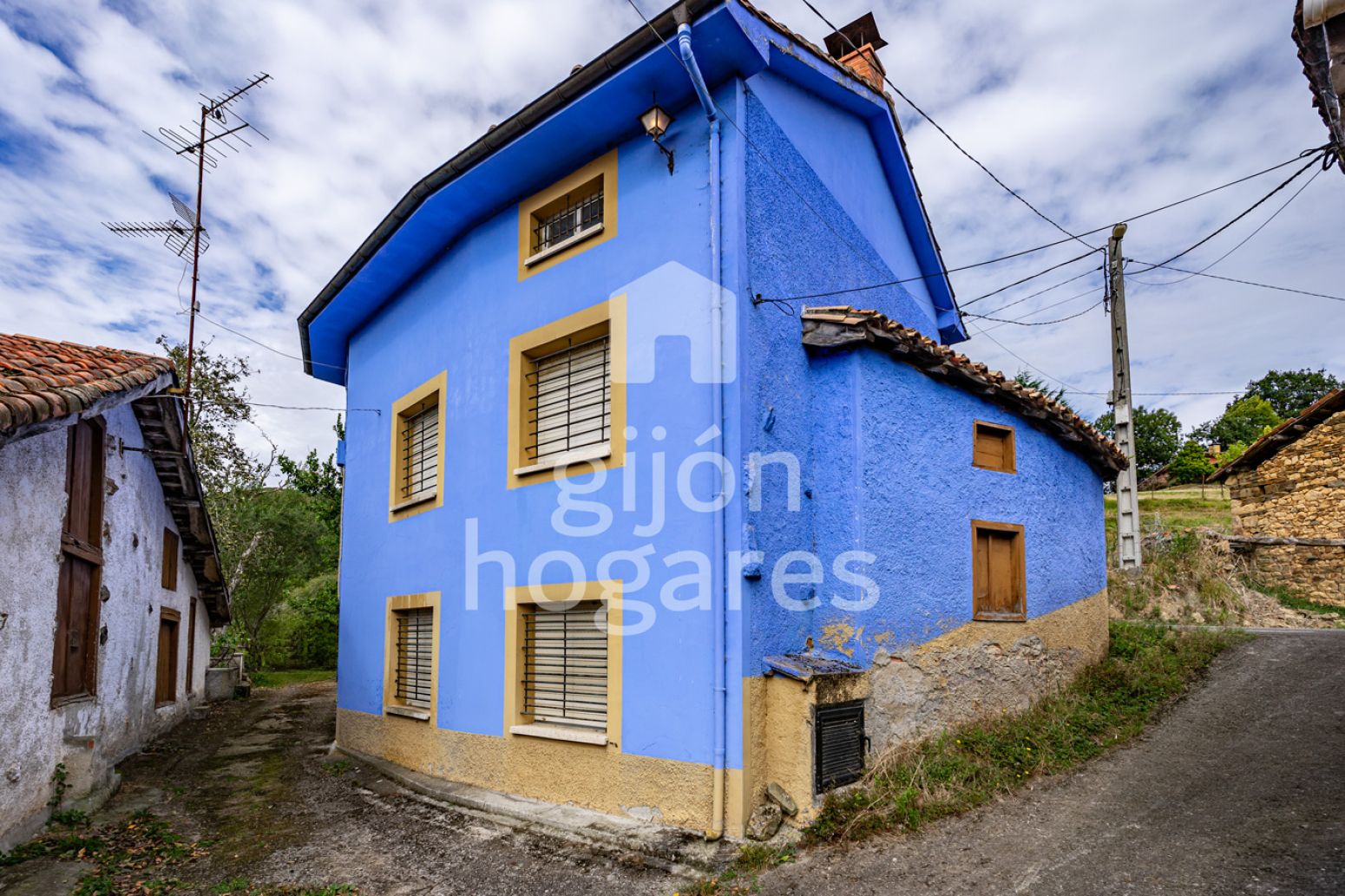 Exterior view of House or chalet for sale in Piloña  with Heating, Terrace and Furnished