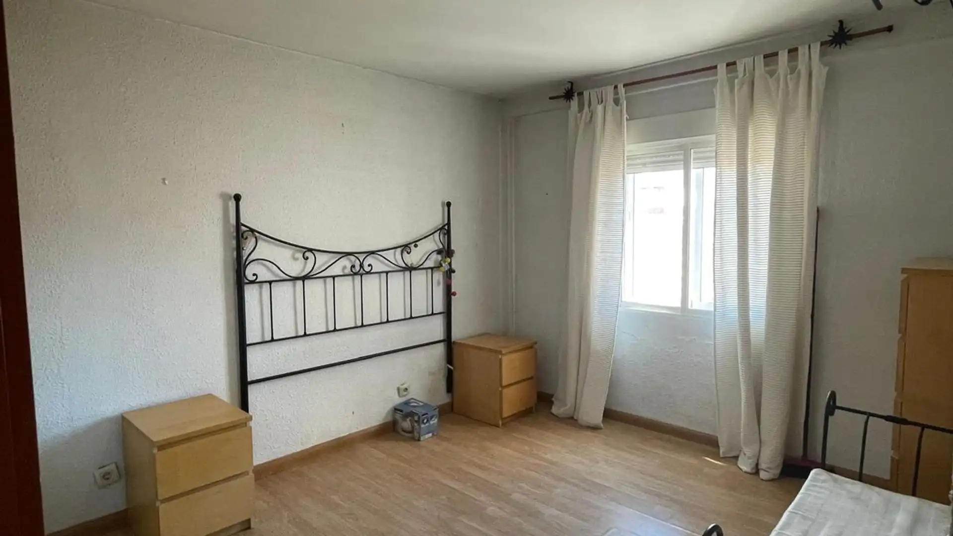 Bedroom of Flat for sale in  Zaragoza Capital  with Air Conditioner