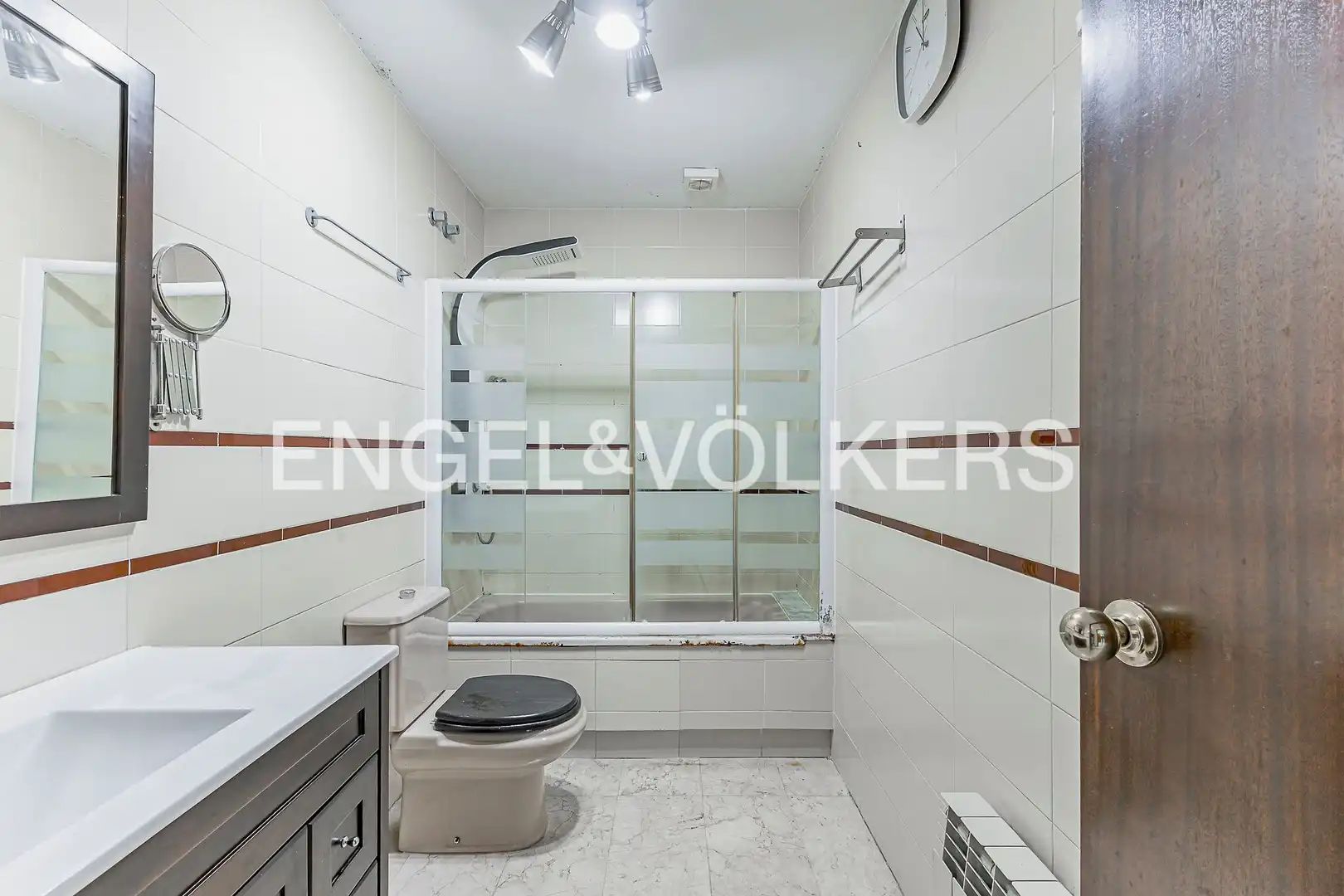 Badezimmer von Wohnung zum Verkauf in Barcelona mit Klimaanlage, Heizung und Terrasse