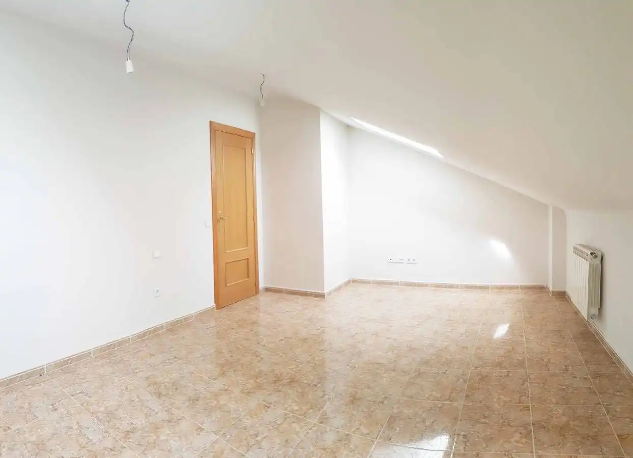 Dormitori de Dúplex de lloguer amb opció a compra en Medina de Rioseco amb Calefacció i Balcó