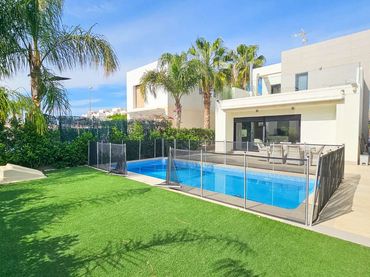 Villa con piscina in vendita a Rojales