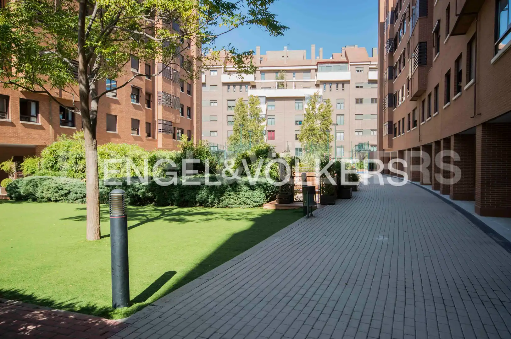 Vista exterior de Piso en venta en Madrid con Aire acondicionado, Calefacción y Jardín privado