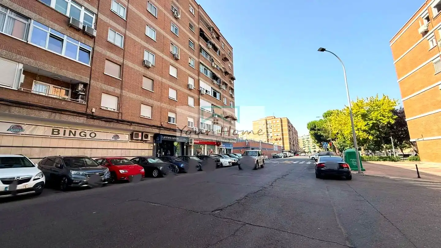 Vista exterior de Pis en venda en Alcalá de Henares amb Aire condicionat, Calefacció i Parquet