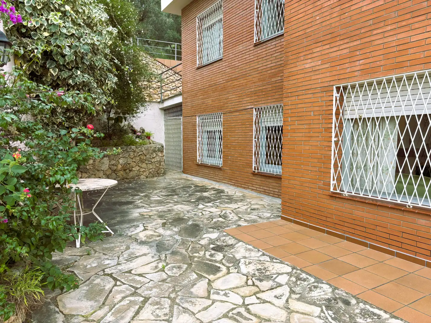 Vista exterior de Casa o xalet en venda en La Palma de Cervelló amb Aire condicionat, Calefacció i Jardí privat