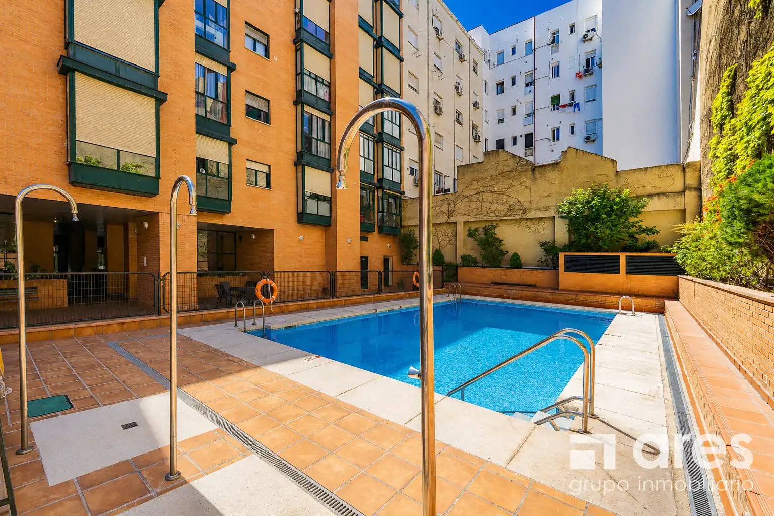 Piscina de Piso en venta en Madrid con Aire acondicionado, Calefacción y Trastero