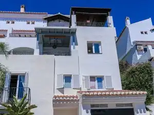 Vista exterior de Casa o xalet de lloguer en Almuñécar amb Aire condicionat, Jardí privat i Terrassa
