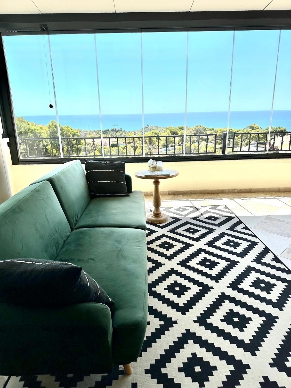 Sala d'estar de Casa adosada de lloguer en Altea amb Piscina comunitària